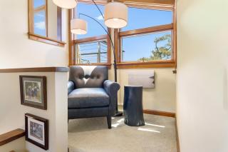 Elegant ocean view home with breathtaking views, private hot tub & large deck - 5