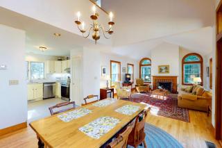 Open and spacious riverfront retreat, dog-friendly - 6