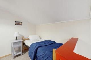 Sunlit cottage next to Acadia - sparkling full kitchen - 1 mile to downtown - 6