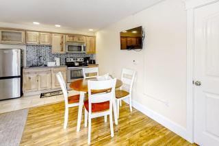 Water-view condo at Sheepscot Harbour Resort with deck, full kitchen, and WiFi - 4