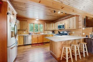 10-acre waterfront hideaway with kayak, private dock on Prong Pond & firepit - 3