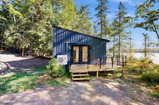Modern Maine cottage with river views, deck, and a convenient washer/dryer - 9