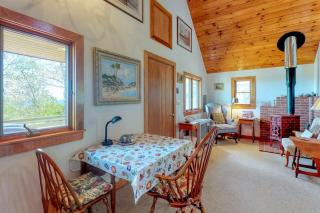 Beautiful hilltop home with deck & view of Penobscot Bay - near festivals & more - 5
