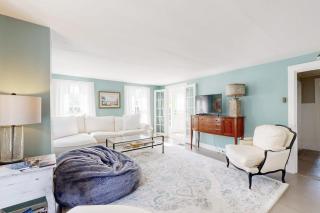 Beautiful Retreat | Home Office | Walk 5 MInutes to Main Street - 8