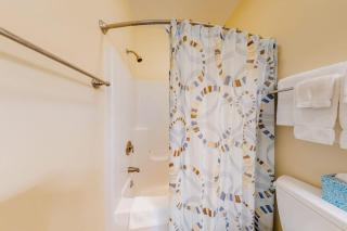 Efficient Getaway with Free WiFi - Close to Acadia National Park - 6