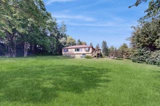 Charming Lakefront House with Outdoor Firepit, Washer/Dryer and Wifi - 9