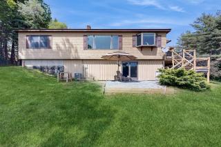 Charming Lakefront House with Outdoor Firepit, Washer/Dryer and Wifi - 8
