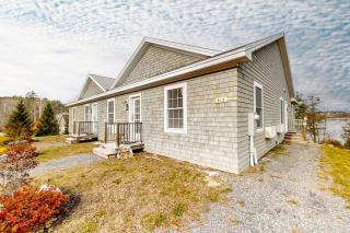 Water-view condo at Sheepscot Harbour Resort with deck, full kitchen, and WiFi - 1
