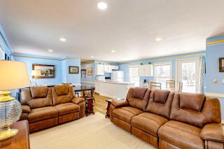 Colorful duplex home with a large yard, deck, WiFi, & ideal Midcoast location - 5