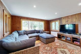 Charming Cottage with Modern Updates, BBQ Grill, and Nearby Attractions - 5