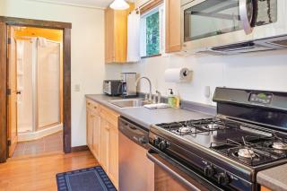 Woodland Home near Long Pond w/ Spacious Living Area, Full Kitchen & Deck - 4