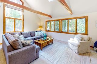 Dog-friendly beach house with WiFi, private washer/dryer, deck, beautiful views - 6