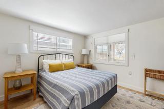 Well-located, dog-friendly home - walk to footbridge & Barrett Park - 1