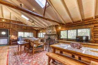 Dreamy Wooded Cabin W/ Spacious Deck, Free WiFi, Secluded Location & More - 7