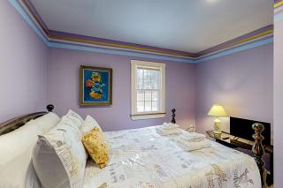 Colorful duplex home with a large yard, deck, WiFi, & ideal Midcoast location - 3
