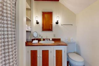 All-suite Boothbay Harbor home with deck, ocean views, and fireplaces - 7