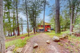 Cozy, Waterfront Cabin-Style Gem with Private Dock and Lovely Views - 8