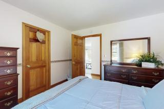 Charming Lakefront House with Outdoor Firepit, Washer/Dryer and Wifi - 6
