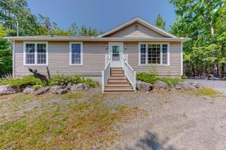 Inviting dog-friendly home with firepit & Ping-Pong - near Acadia National Park - 9