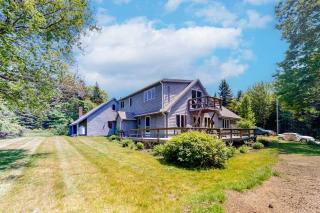 Dog-friendly beach house with WiFi, private washer/dryer, deck, beautiful views - 0
