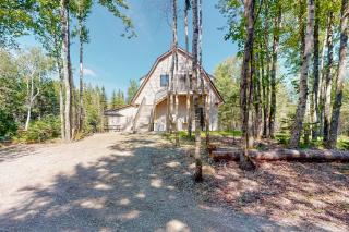 Cozy and modern hideaway - walk to the beach - fast WiFi & washer/dryer - 8
