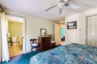Charming cottage near the beach with balcony, deck, grill, fireplace - dogs OK - 3