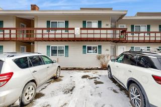 Lakefront condo on the golf course with sweeping views and beach access - 8