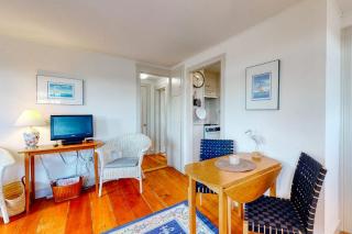 Lovely studio w/full kitchen/free WiFi- next to river/antique shops/restaurants - 8