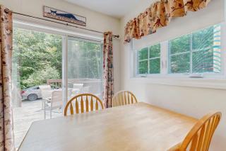 Ideally Located Home w/ Deck, WiFi & Washer/Dryer - Walk into Town & Acadia - 4