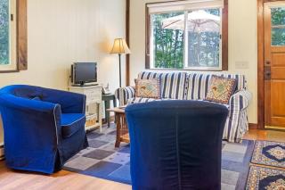 Woodland Home near Long Pond w/ Spacious Living Area, Full Kitchen & Deck - 8
