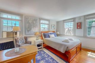 Lovely studio w/full kitchen/free WiFi- next to river/antique shops/restaurants - 4