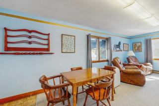 Charming, single-level getaway with a full kitchen, fast WiFi, & grassy yard - 4