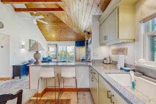 Lovely home with harbor views, gas grill, streaming, W/D, & gourmet range - 3