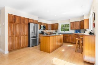 Comfortable bayfront home with beautiful views, large deck & on-site tennis - 1