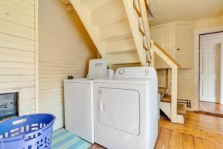 Seaside Farmhouse | Cozy Waterfront Getaway in Ten - 6