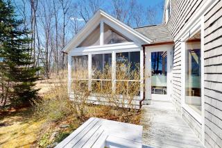 Oceanfront retreat with sunrise views, screened porch, & deck - 8