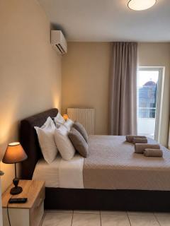 DIVINUS Luxury Stay-Athens Airport-Late&Self Check In - 5