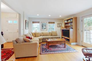 Gorgeous, walkable home with water view, deck & washer/dryer - snowbird-friendly - 8