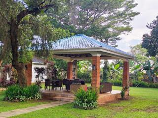 Entire Villa and Garden - 5 Beautiful Guest Units - 8