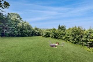 Expansive Modern Home w/ Ocean View, Gorgeous Garden & Dog-friendly - 9