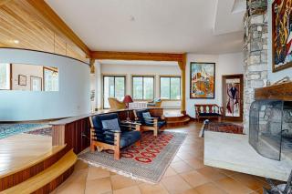 Private Oceanfront Home -- 2 Fireplaces, 4 Decks & Grill, Dog-friendly - 4