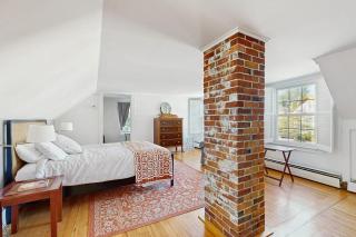 Historic home steps from the harbor with enclosed porches & gorgeous deck - 6