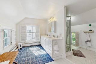 Historic home steps from the harbor with enclosed porches & gorgeous deck - 5