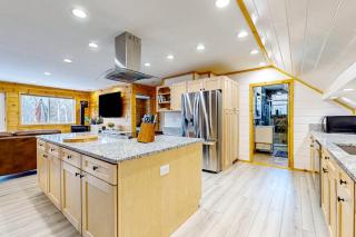 Dog-friendly apartment by Moosehead Lake with sprawling deck & firepit - 7