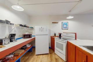Inviting apartment near downtown and Acadia National Park - dog-friendly - 2