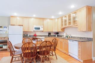 Dog-friendly home in great locale close to the ocean with yard, streaming, W/D - 3