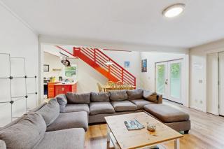 Sunlit cottage next to Acadia - sparkling full kitchen - 1 mile to downtown - 3