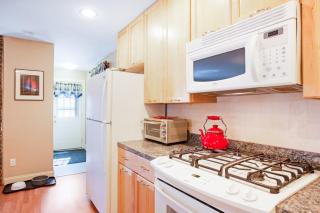 Dog-friendly home in great locale close to the ocean with yard, streaming, W/D - 5