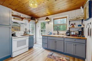 Charming Oceanfront Home with Stunning Water Views and Wifi - 2