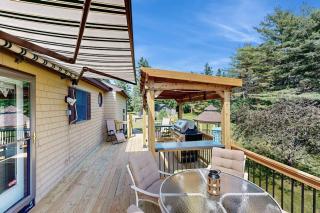 Charming Lakefront House with Outdoor Firepit, Washer/Dryer and Wifi - 2